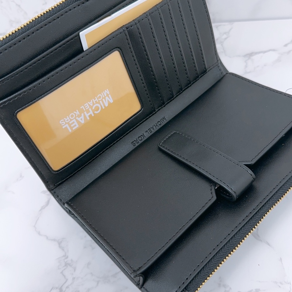 Michael Kors Double zip wallet - Picture 6 of 8